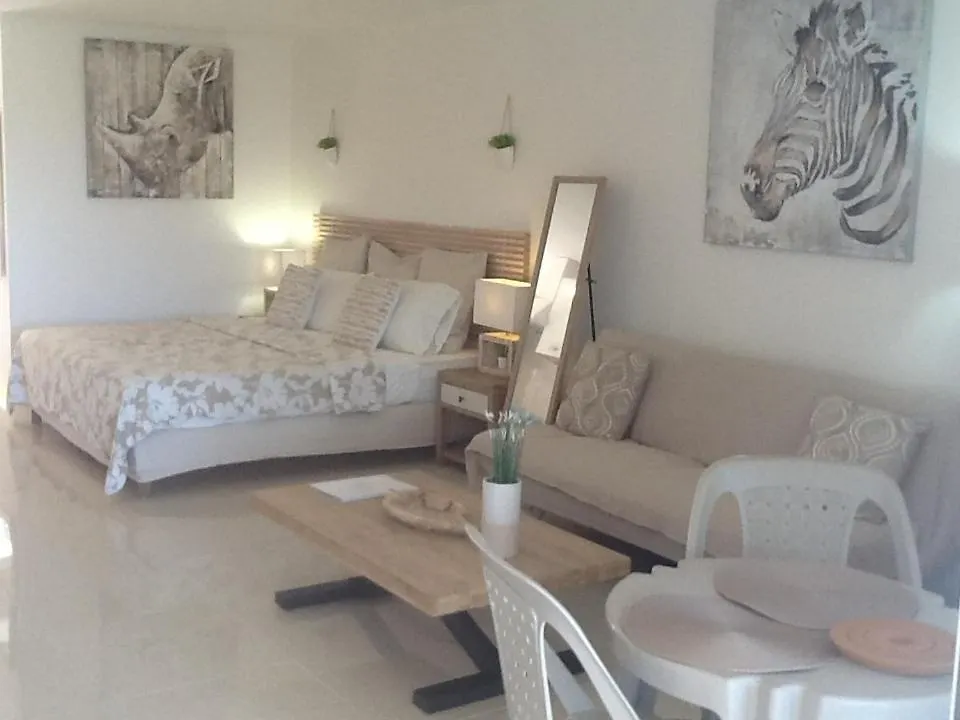 Studio 12 Vue Mer Orient Bay Cul de Sac Apartment